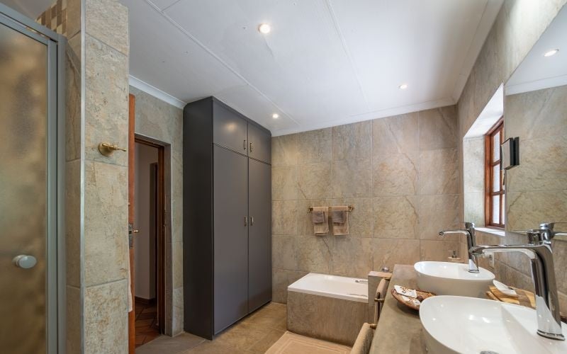 Milima-ManorhouseBath2